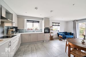 Fitted Appliances - click for photo gallery